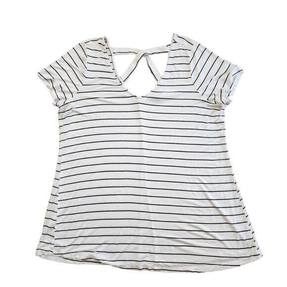 TORRID Top Women's Size 2XL Striped Short Sleeve - Picture 2 of 11